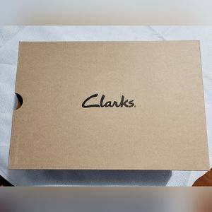 Clarks NIB Rosalyn Wren Black Leather Shoes Heels Velcro Strap Womens sz 11